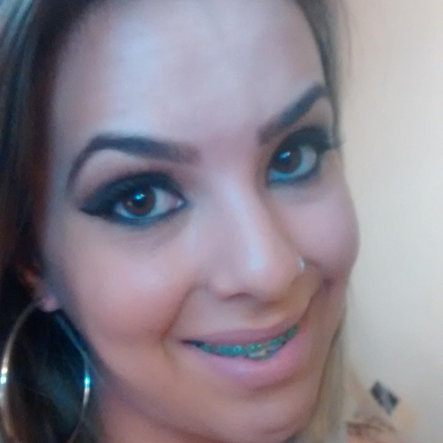 Segue que eu sigo de volta :)
@FollowsBackClub     @ClubeDeFollower