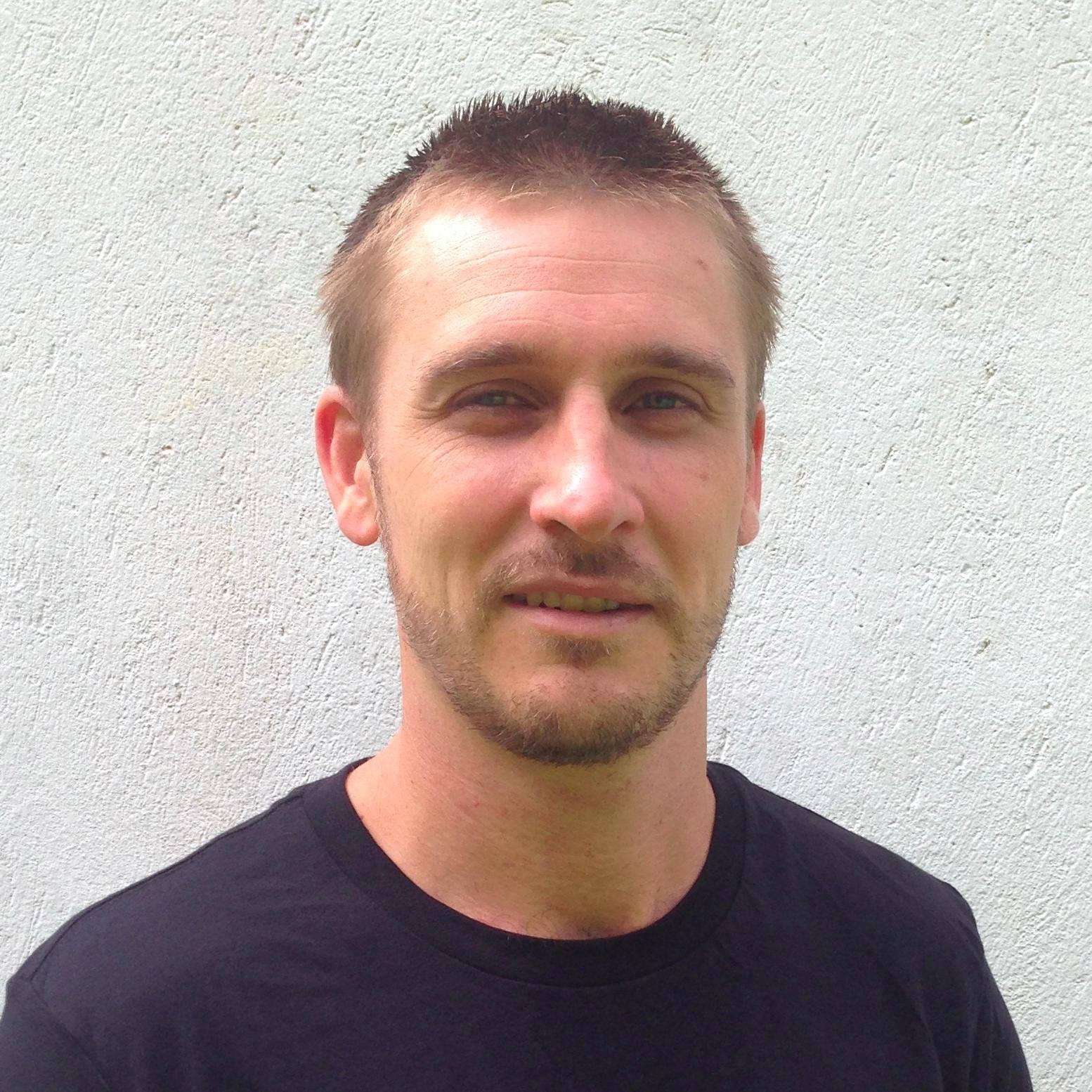 Co-founder at VA Lifestyle Design. I am a family man who loves to surf and travel!