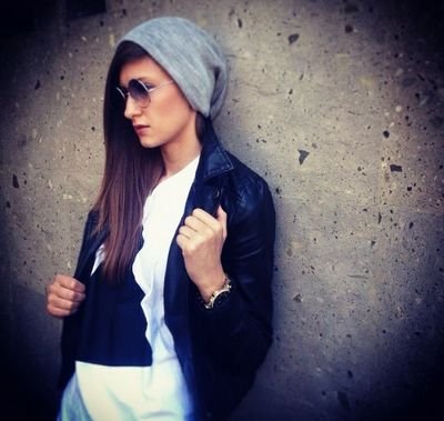 Siempre con nuestra gran artista @safreeoficial , ¿Que aún no la has escuchado? ¿A que esperas? https://t.co/P356XtmXdo =)