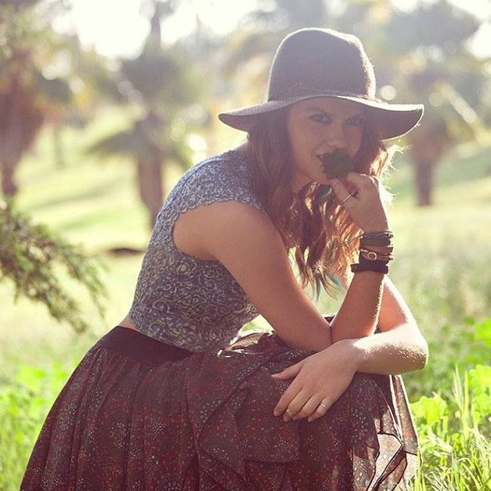 Country Singer/Songwriter. Southern California Sandy Blonde. 21. Yoga fanatic. Horse lover. Diabetic. Daughter. Sister.