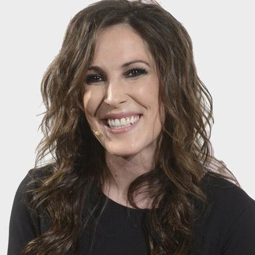 Su sonrisa provoca la nuestra. Los sueños corren más que nosotros, pero ellos un día tropieza y logramos alcanzarlos. @_MaluOficial_