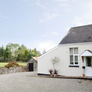 We are perfectly situated to enjoy the benefits of Cornwall for that perfect break.