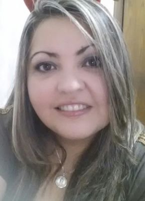Ing. industrial, Magister en Mercadeo. Prof Universitario. Funcionario público. Venezolana y Gocha.