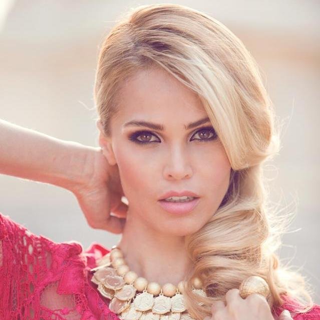 Hi,This Is A Fan Page Of Colombian Super Model Yolanda Cardona :) /   	
Hola, esta es una página de fans de la Super modelo colombiana Yolanda Cardona :)