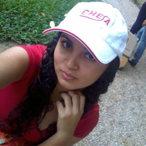 Super celosa, loca, explosiva, sexi, bipolar, enojona, pero al final de todo más tierna que un osito de peluche... Creo en el #FollowBack!!!