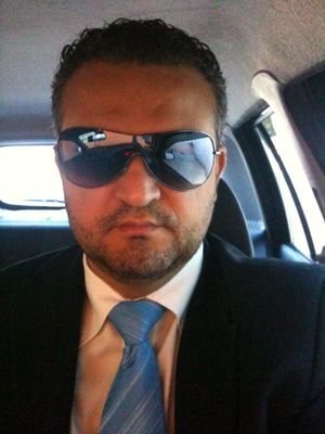 Nascido em Goioere-PR, criado em Londrina, formado em Gestao de Pessoas, casado, pai de 2 filhos MARAVILHOSOS.