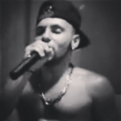 A mente instuída é aquilo t coloca em vantagem com classe e estilo...