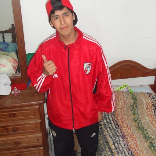 quisiera trabajar en el futbol algun dia!-.
soy deportista ! juego en huracan de trelew c:
me llamo miguel huenchuleo 
soy de dolavon ,chubut