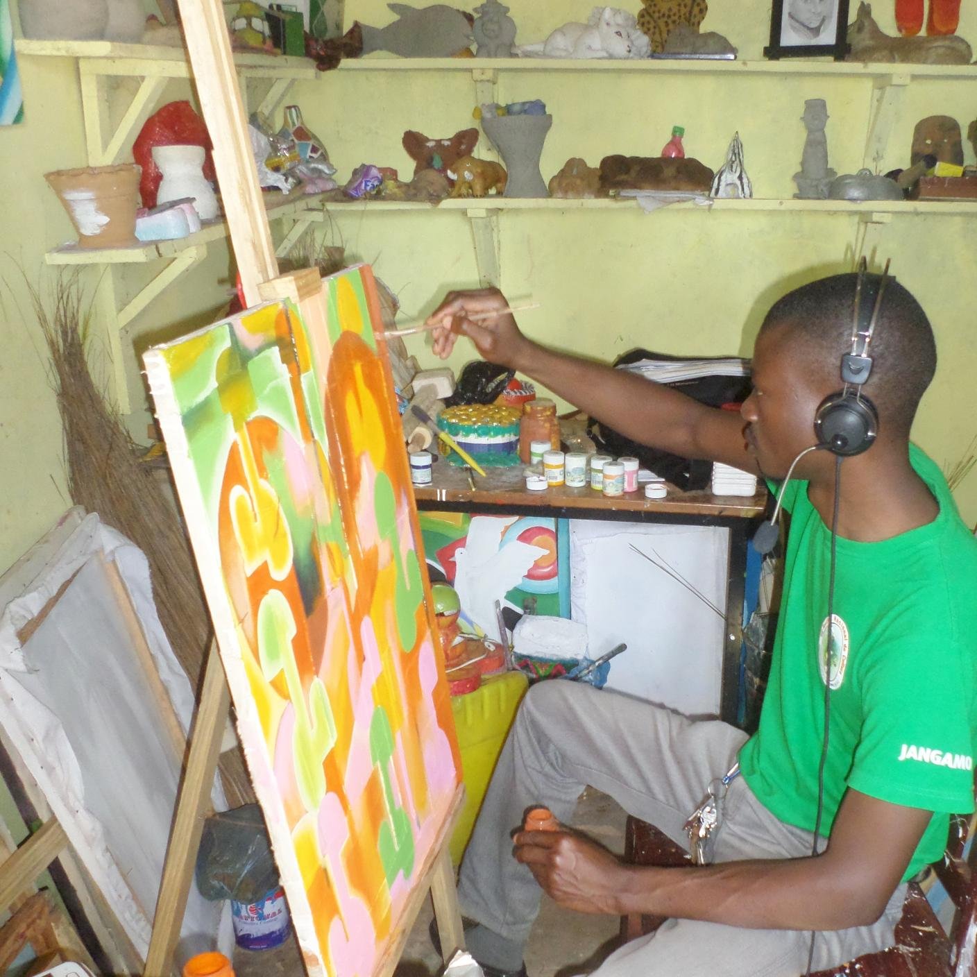 Ensino Secundario na Escola Secundaria Samora Machel da Beira em 2005.
Curso de Ensino de Desenho na Faculdade de CNM em Maputo.
Artista Plastico e Professor