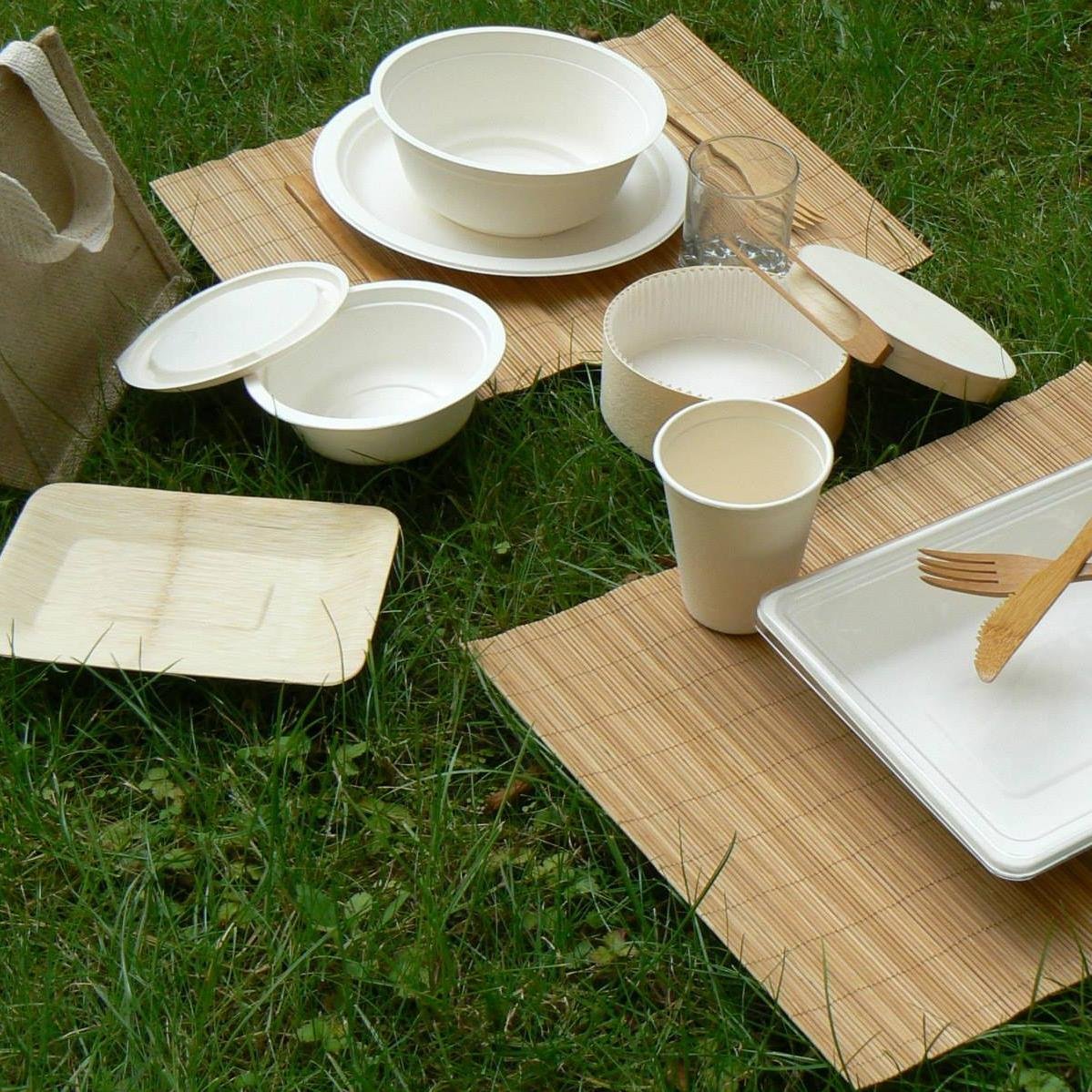 Art de la table écologique. Nous concevons depuis 8 ans des solutions naturelles alternatives d'emballages propres pour la restauration nomade & le repas.