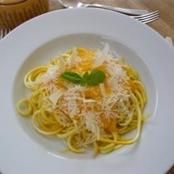 SupperClubLDN's profile picture. London's most delicious and friendly supper club. Eat Out In as we invite guests round to our house in Balham for a 3 course dinner. Chef @Grub_Club