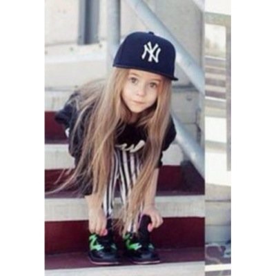 Chloe Elizabeth Lynn here! I'm 3 years young. I love my mommy and daddy. @RobertLynn_ and @Fabray_Kenzie