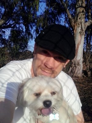 darthgloomy's profile picture. i sing.