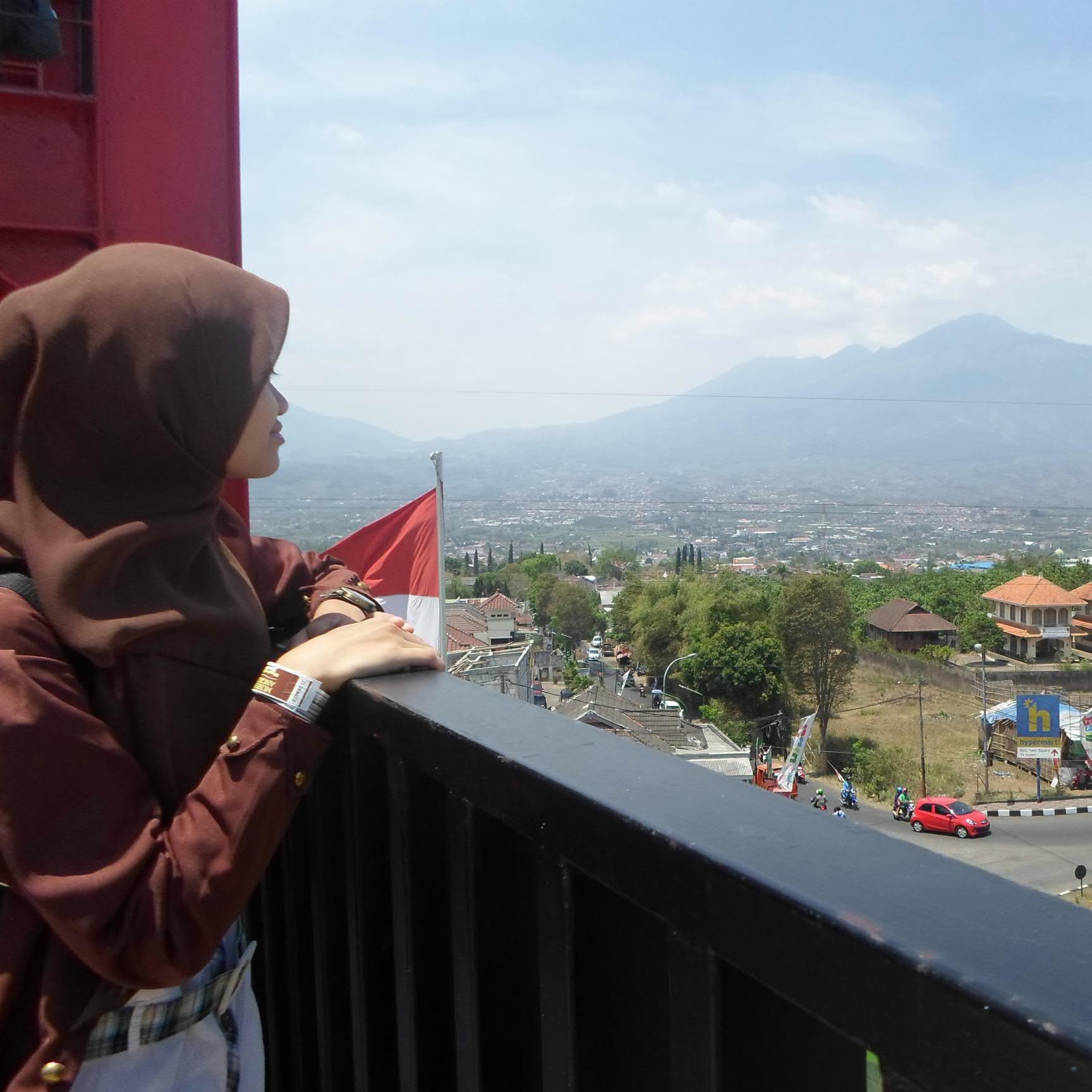 Mahasiswi jurusan Matematika Universitas Negeri Malang 2013　　　　Percaya Diri Harus Dijaga dan Dipertahankan