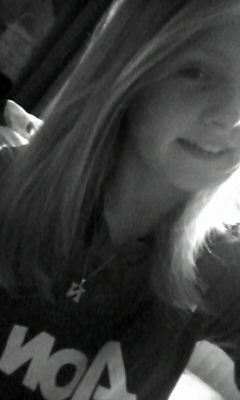 Niamh:)13 irish blonde In love with 5sos 1D and the Janoskians♥f4f:)