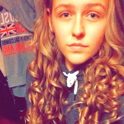 __xojesslee's profile picture. lifeguard