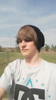 im bored heres my kik : Zero7o7