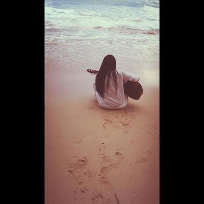 Camina con Jesús y nunca estarás solo. † = ♥  God Bless!!