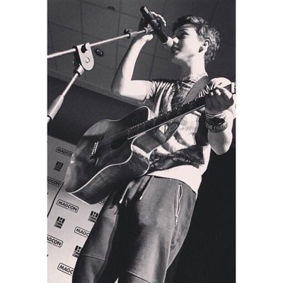 im inlove with a boy that'll never know i exist