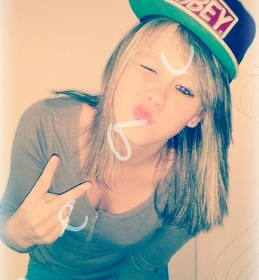 je m'appelle pamela j'ai 16ans je suis née le 15 décembre 1997 mon rêve rencontré mon chanteur préfère que j'écoute a longeur de journée MA2X la perfection *___