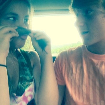 •skylar ✨•
•the only person you should tru to be better then os the person yyour where yeaterday •
• taken •