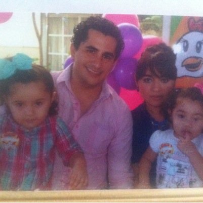 padre de dos,esposo, apasionado por las xivas, pa delante MEXICO!!!!!!!