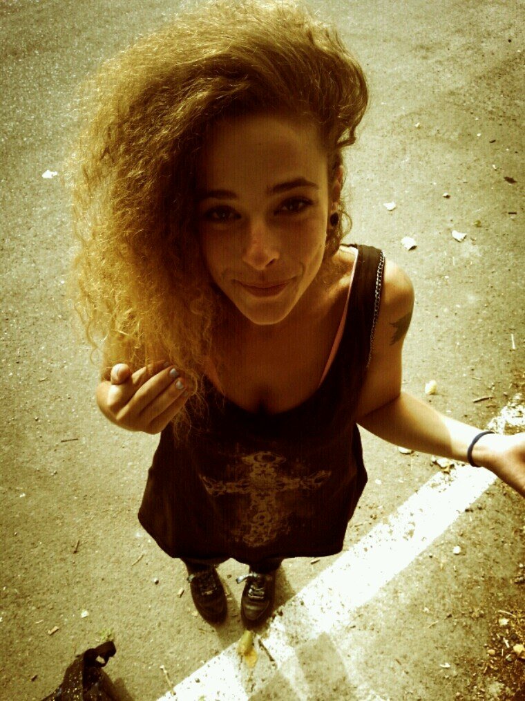 Mis errores me han servido de experiencia; dicen que estoy loca... Y yo contenta con mi demencia.
