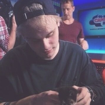 dailymikeypics's profile picture. posting at least one picture of michael gordon clifford every day