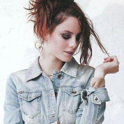 Daughter of Chaos and Order. We are a family, we stick together. \#LostAvengedGladers ||Single||