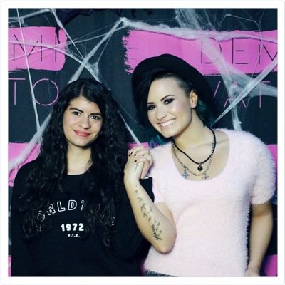 QuebecLovesDL's profile picture. I MET HER AND HELD HER HAND.