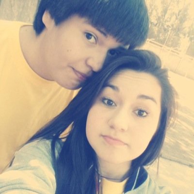 No soy bueno en descrivirme pero soy tierno y me encanta caminar por el parque si tu me acompañas :3