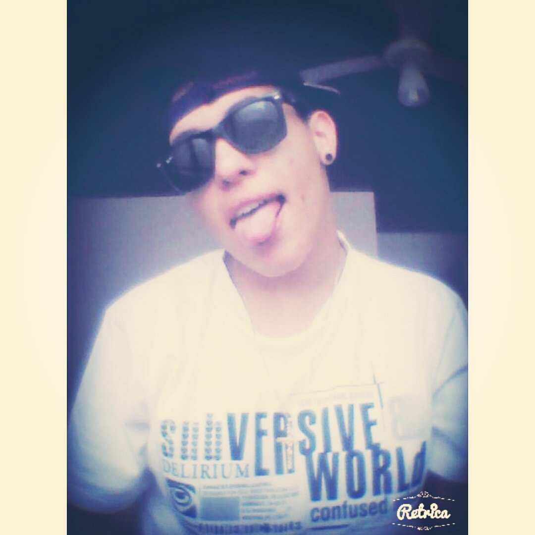 Eu sou meio pacato, as vezes impulsivo.Eu sou muito sensato, as vezes emotivo.Eu sou um tanto chato, um tanto positivo. Louco, de fato, complicadamente Vivo.