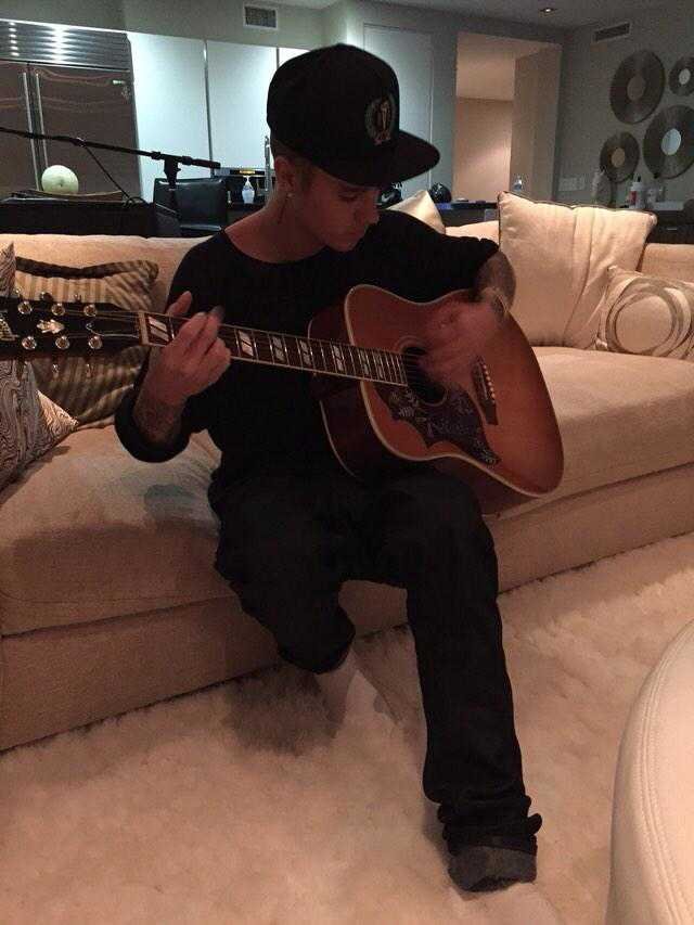 im a belieber and I love life justin I been a fan of justin since 2009