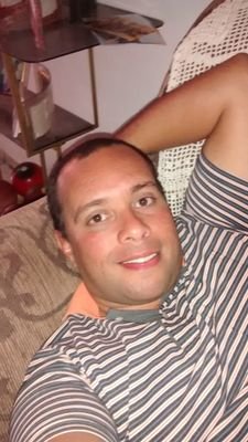 Um cara simples,crítico e de bom gosto...Sou professor,falo inglês,espanhol e alemão...arranho no italiano e russo..Curto dance,eletrônica e faço Letras