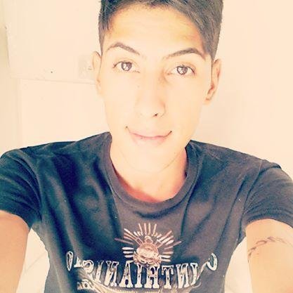 Apaixonado por apenas três coisas
Sendo elas: Mãe - Namorada - S.C.C.P
 - Curto um Rap, Rock e a Vida.
Ser feliz é o que há, fui (;