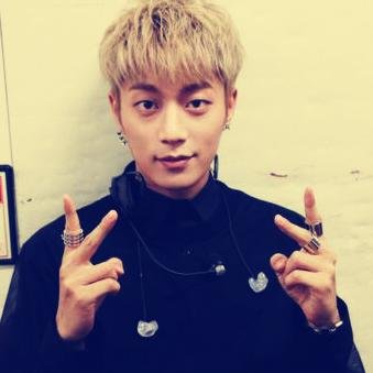 อันยองครับ ^^    ผมยูน ดูจุน   ลีดเดอร์แห่งราชวงศ์อสูร หล่อ เท่ เสน่ห์บาดใจ มาคุยกับผมสิครับ แล้วคุณจะรู้เทพบุตรมีจริง!! คึคึ  14.01.14