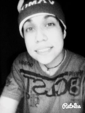 me gusta el hip hop, nihay con los weones moda, me importa una mierda lo que piensen de mi;) unos puchos y audífonos is good.