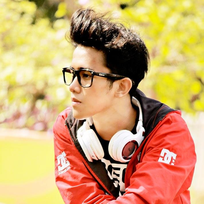 just a fake smile ^_^