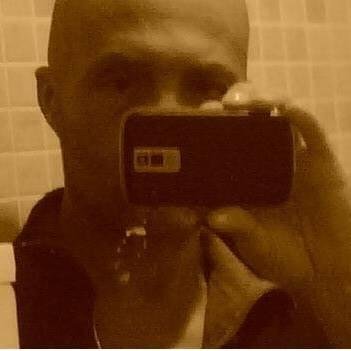 vazannozero's profile picture. 