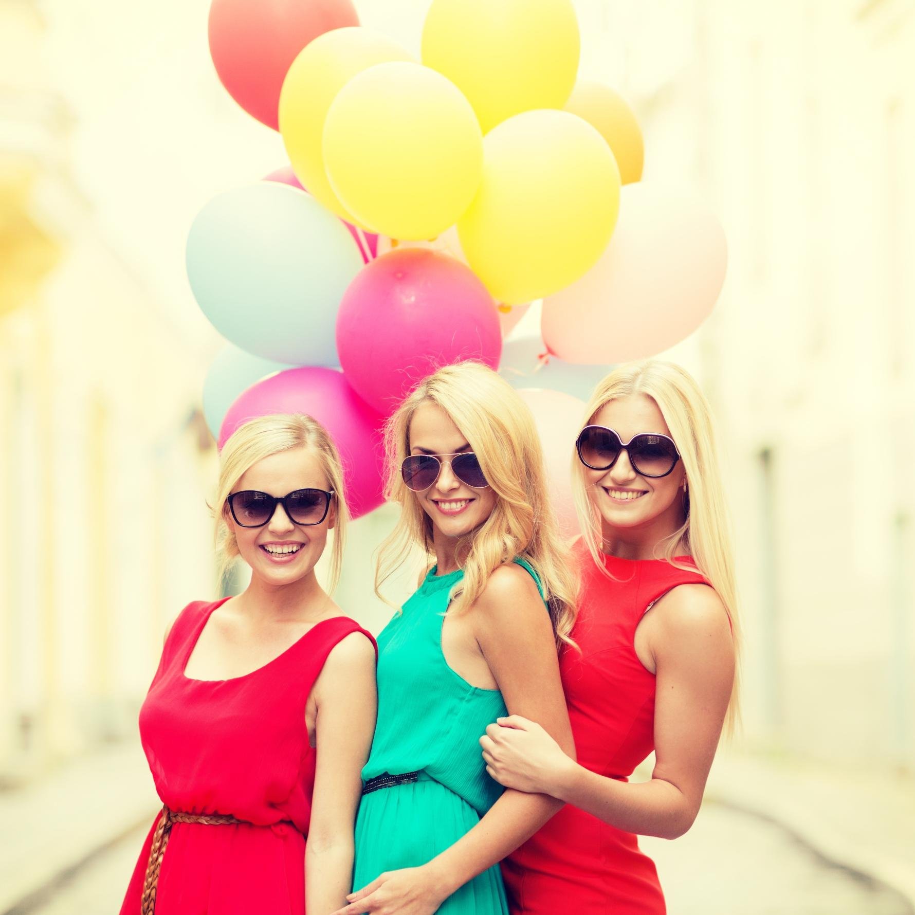 The official site of Desta. An Affordable luxury concierge service for Maids of Honor and Bridesmaids. Introducing What to Wear, personal stylists for 'Maids.