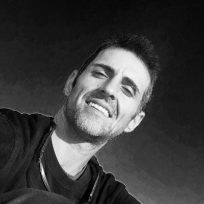 Romantico,soñador,amante del deporte y con las ideas muy claras en la vida,solo hay una y no pienso desperdiciarla