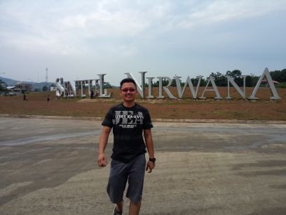 sales eksekutive auto2000 raden intan