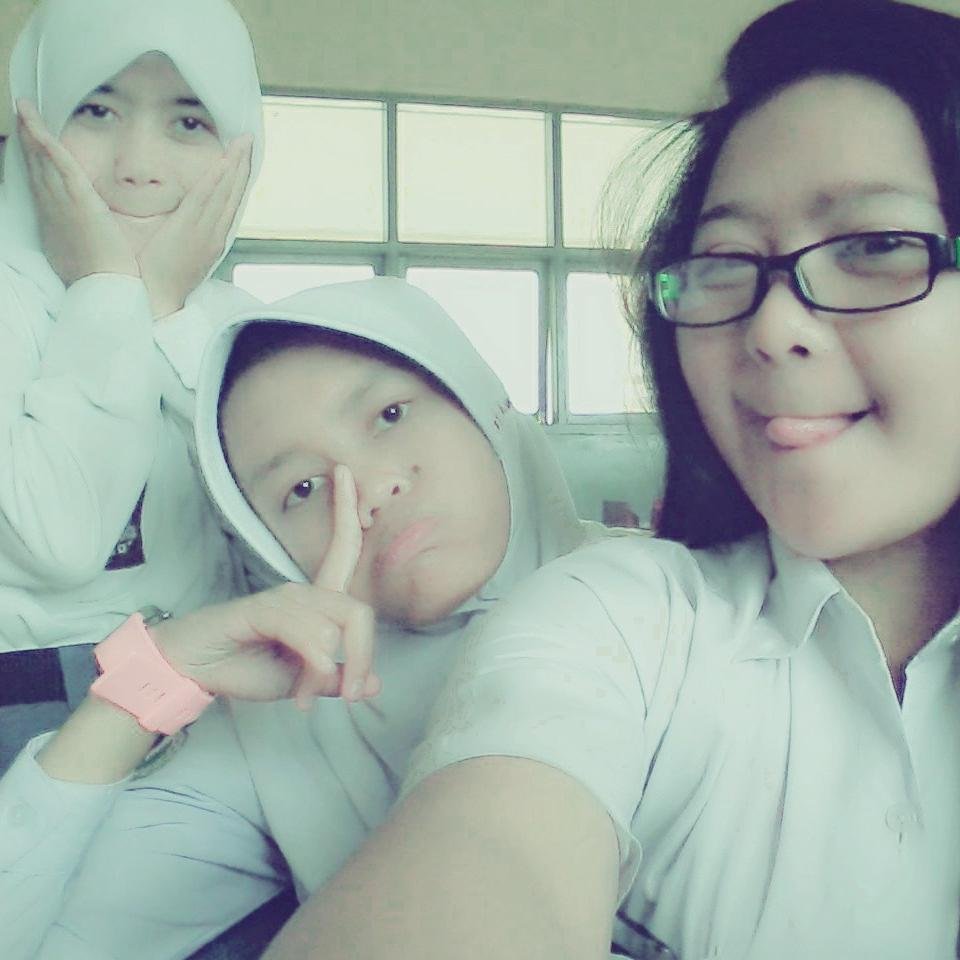 folback?just mentionIfightingIberdiri teman~inilah aku,aku ya tetep aku,whatever do say about my life;;)