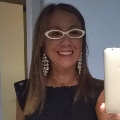Appassionata di twitter e social mi muovo in rete in cerca di idee e spunti...