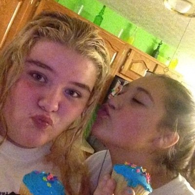 I am 1⃣4⃣ !!! On the volleyball team and swim team my best friends r cheyenne hall and cheyan brock volleyball #2⃣9⃣