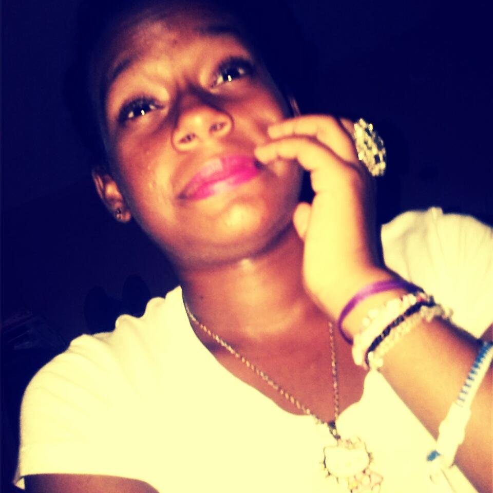 ♥ ♥Nosotros'' Los seres Humanos tenemos !! MUCHOS defectos && Uno de ellos es que no valoramos lo que tenemos si no asta el dia en que' lo perdemos :( *-*