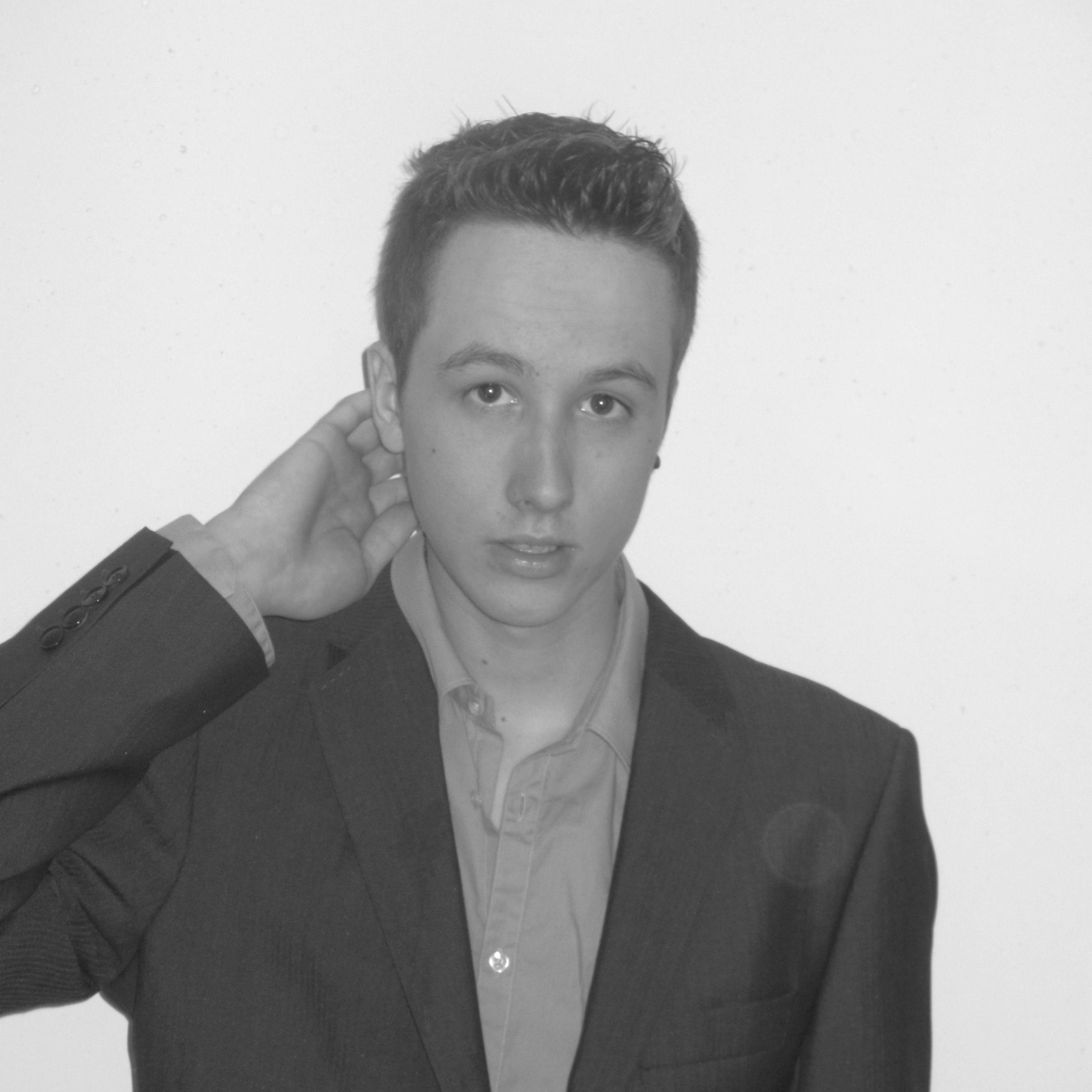 I am a guy who is making videos and is loving the bright sides of life :) I am not stupid and not intelligent i am something between :)