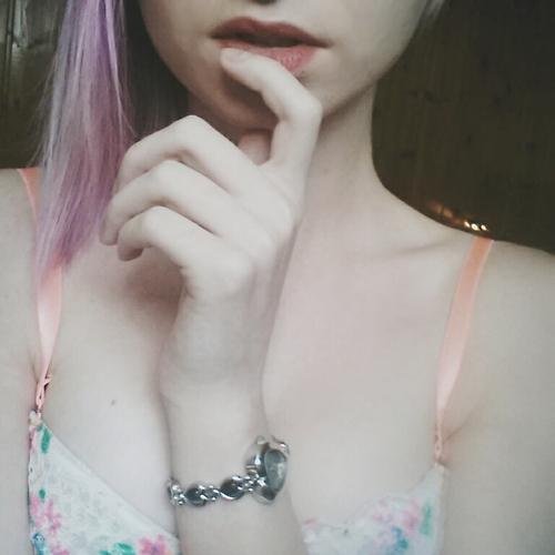 Weight loss 5 feet 1 ,love metal , ugw:81 lbs ,I would love to make friends. Take care :3 Ednos/bulimia