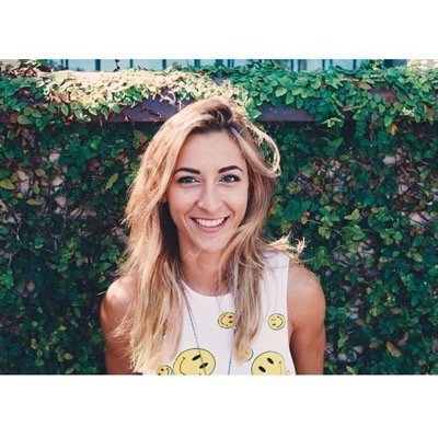 Bondi based Freelance Hair and MakeUp | Vinyasa Yoga teacher ☮ ॐ #hairbyvanessadeluca | instagram: @vanessadeluca | http://t.co/3AxHS2jGb5