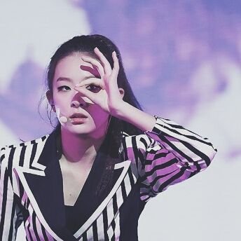 hi, this is seulgi from the red velvet! ✌
